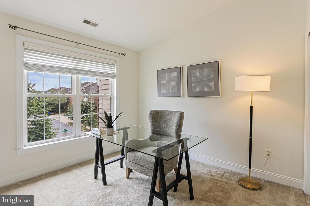 22151 FAIR GARDEN LANE