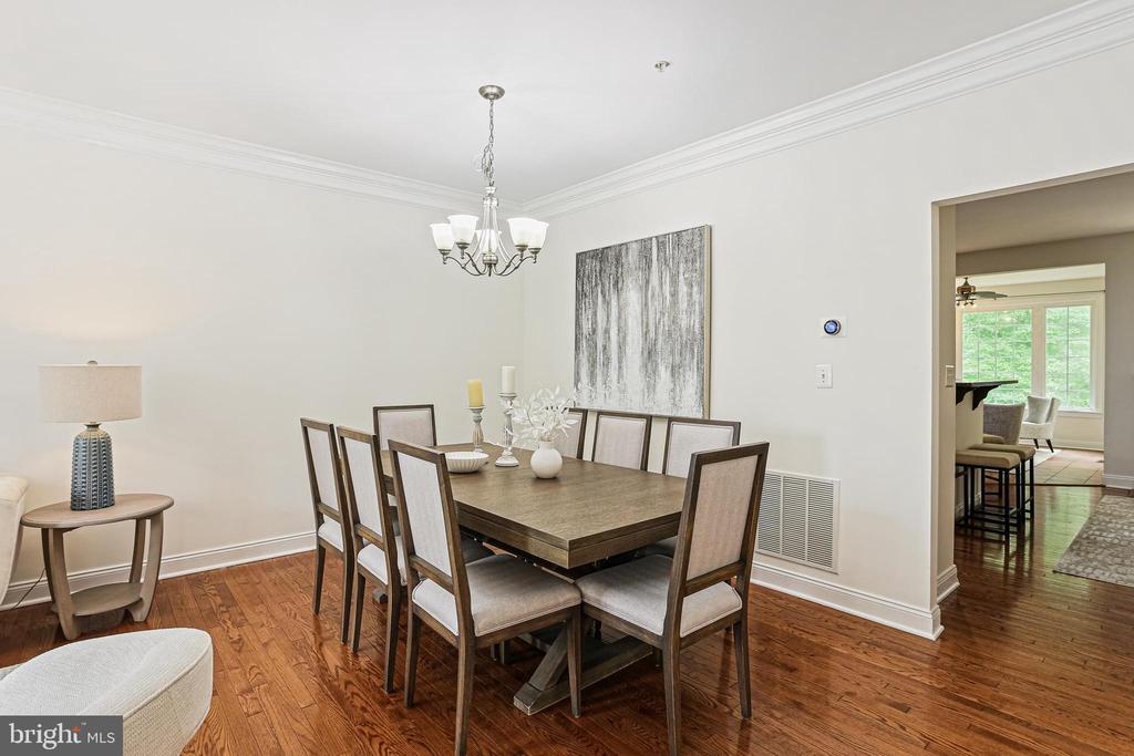 22151 FAIR GARDEN LANE