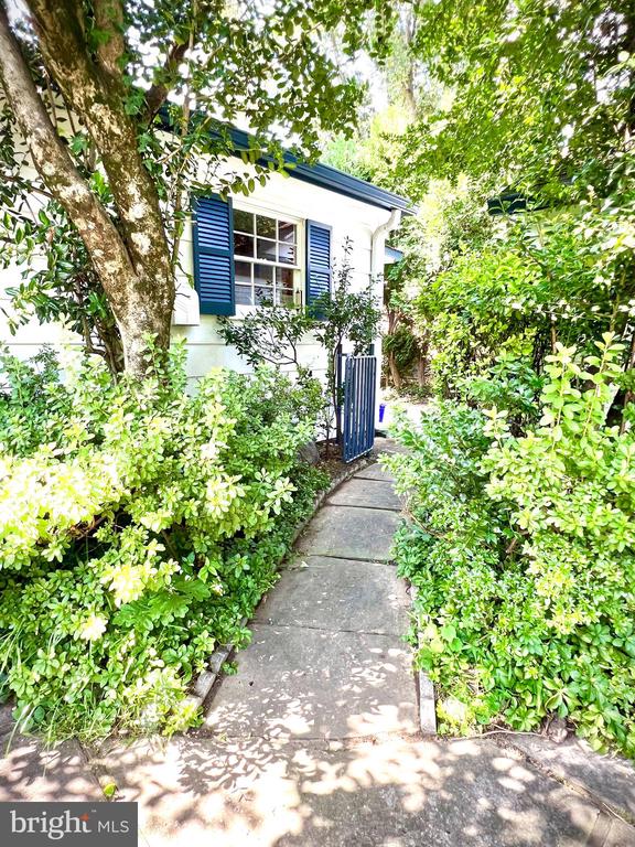 11903 HENRY FLEET DRIVE