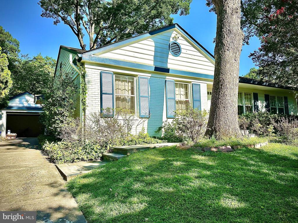 11903 HENRY FLEET DRIVE