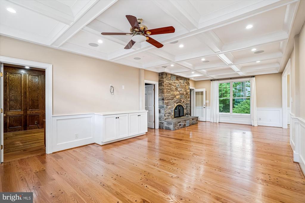 8849 TUCKERMAN LANE