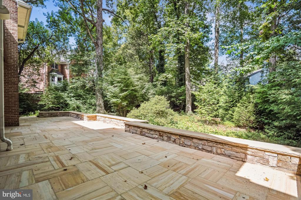 8849 TUCKERMAN LANE