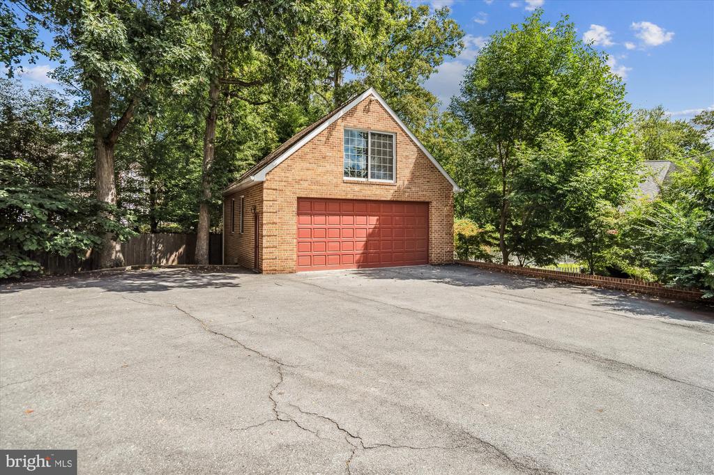 8849 TUCKERMAN LANE