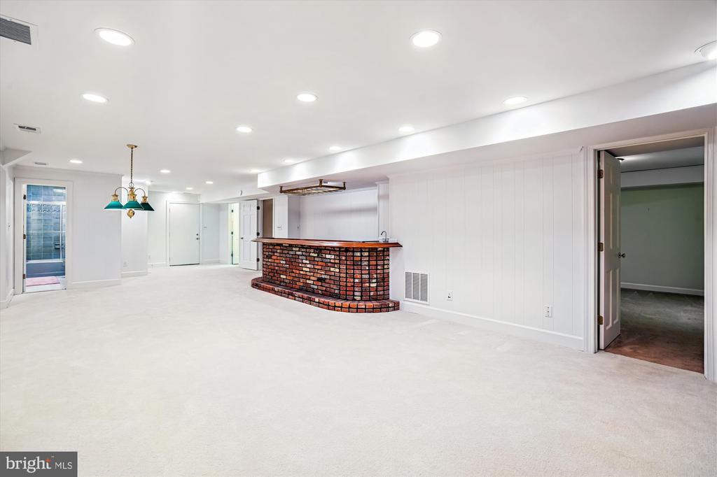 8849 TUCKERMAN LANE