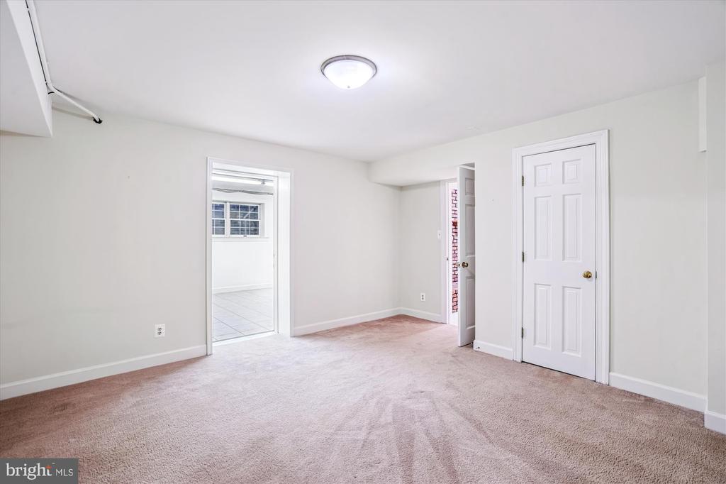 8849 TUCKERMAN LANE
