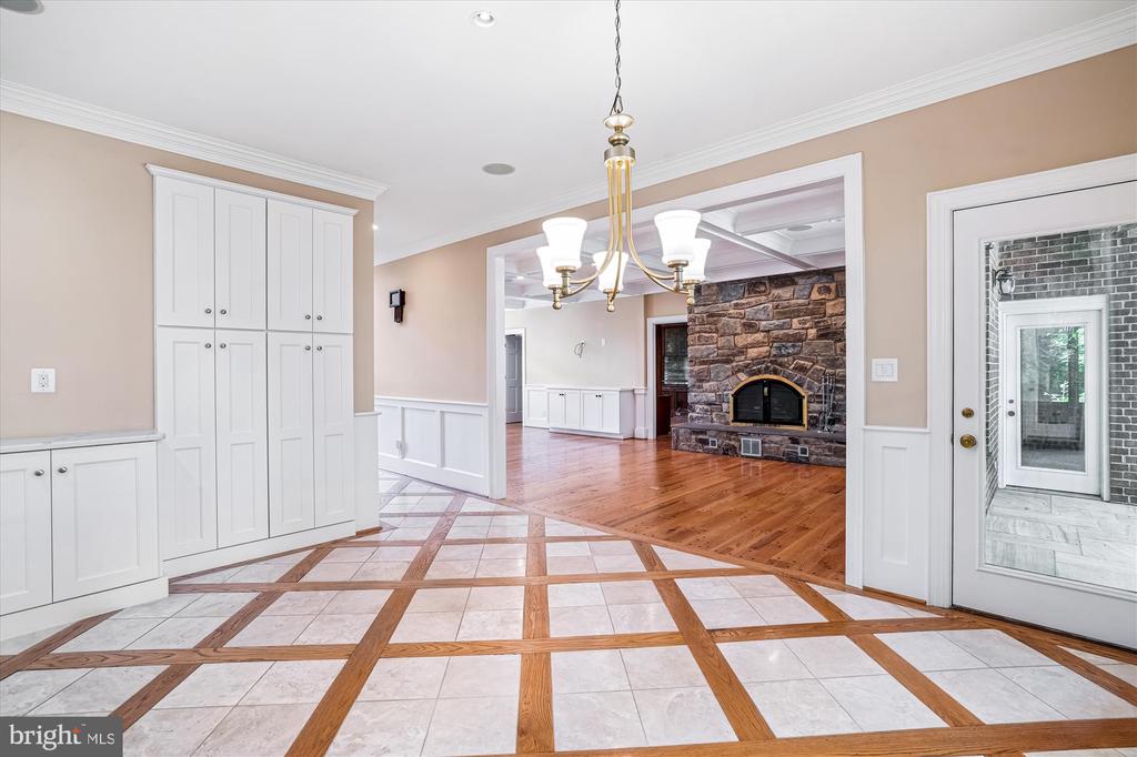 8849 TUCKERMAN LANE