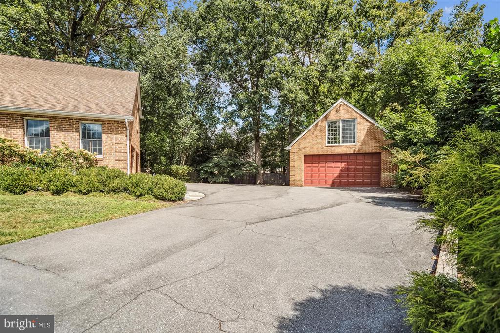 8849 TUCKERMAN LANE
