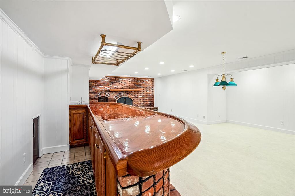 8849 TUCKERMAN LANE