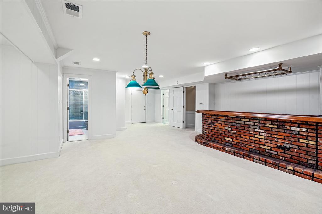 8849 TUCKERMAN LANE