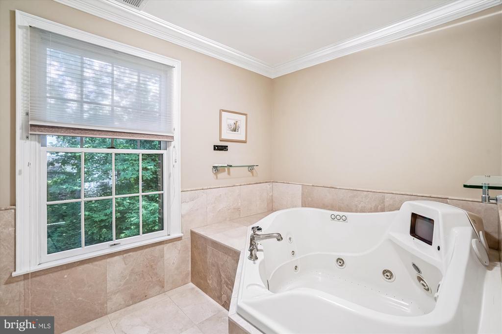8849 TUCKERMAN LANE