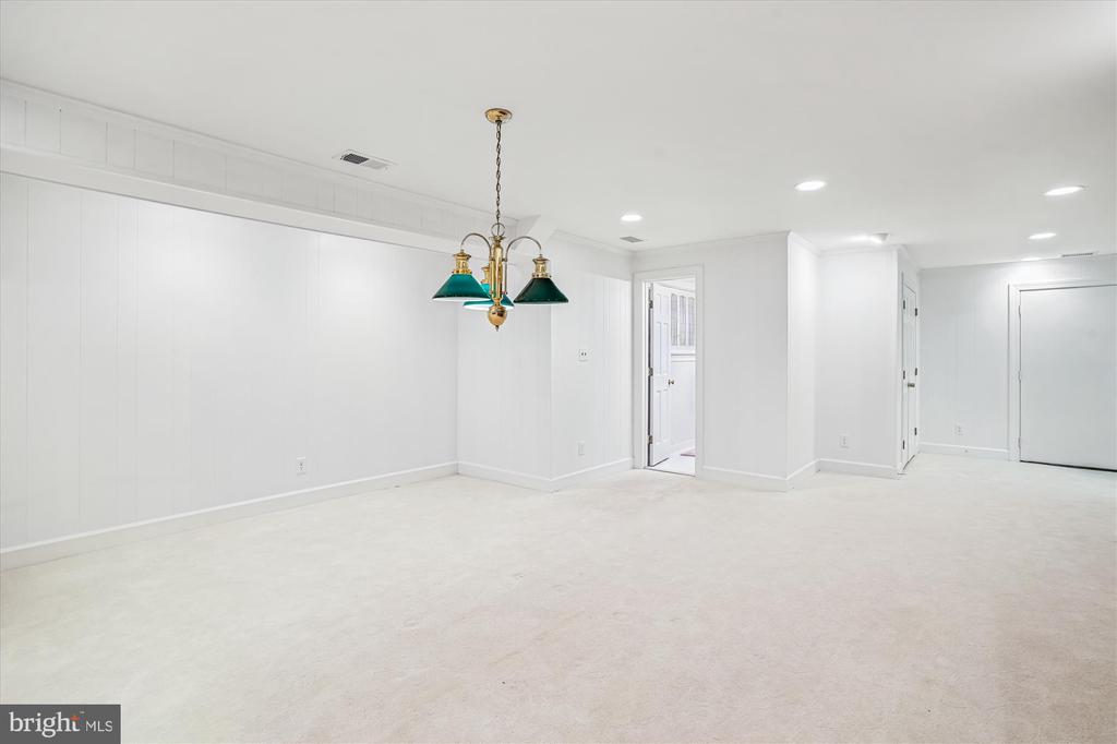 8849 TUCKERMAN LANE