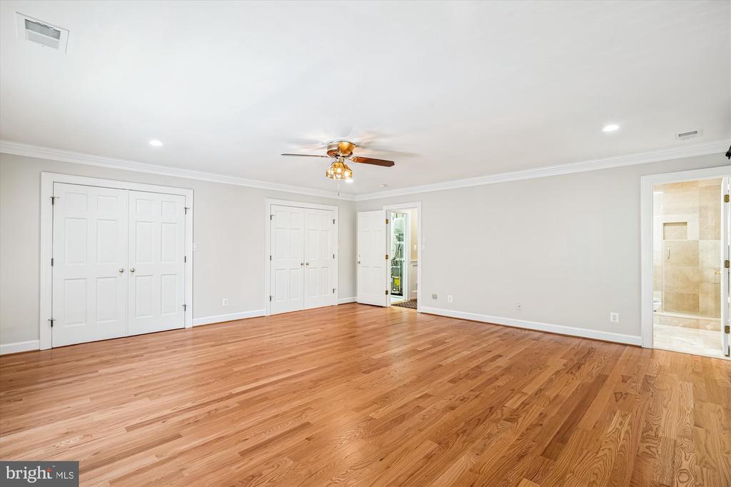 8849 TUCKERMAN LANE