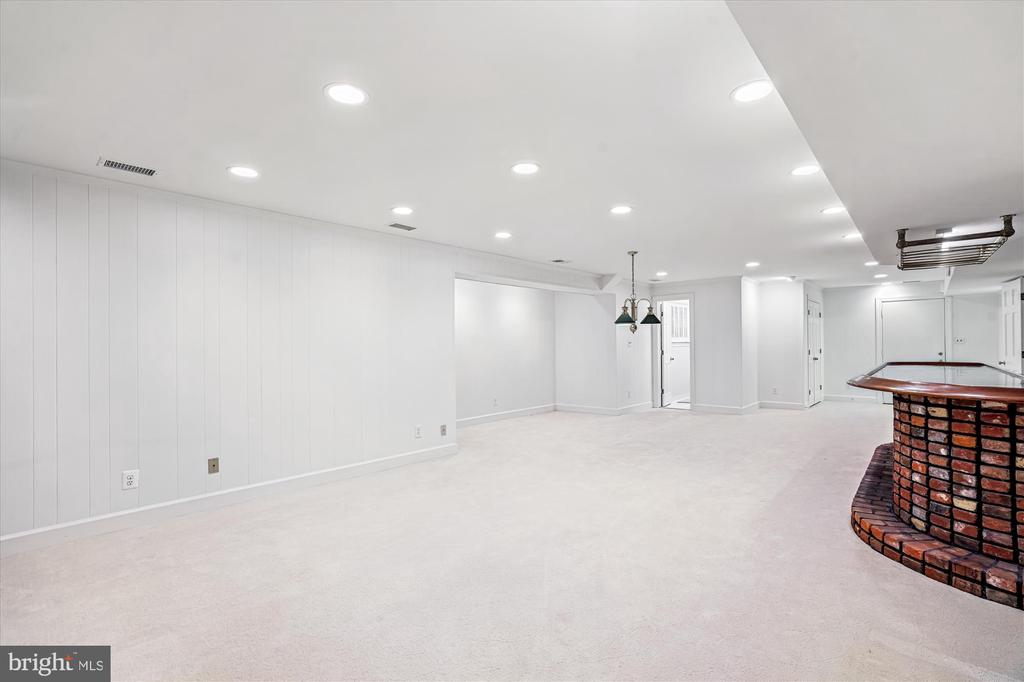 8849 TUCKERMAN LANE