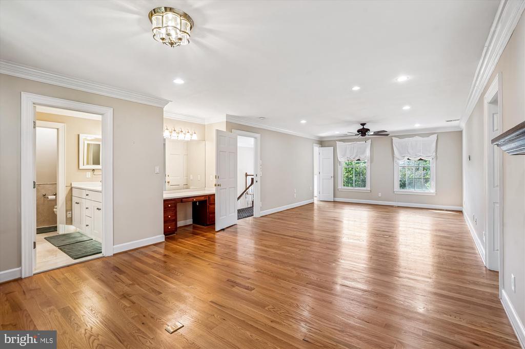 8849 TUCKERMAN LANE