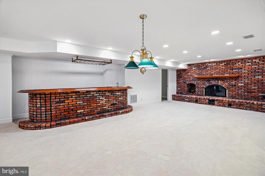 8849 TUCKERMAN LANE