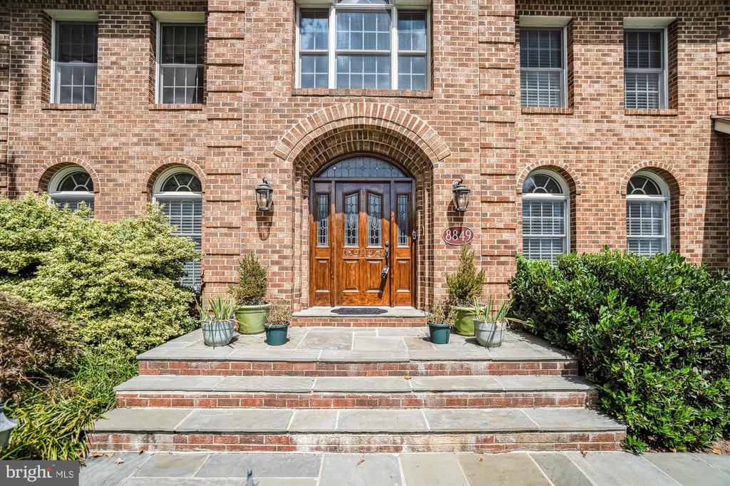 8849 TUCKERMAN LANE