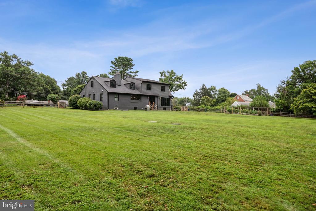 1720 MARYMONT ROAD