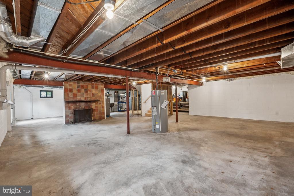 1720 MARYMONT ROAD