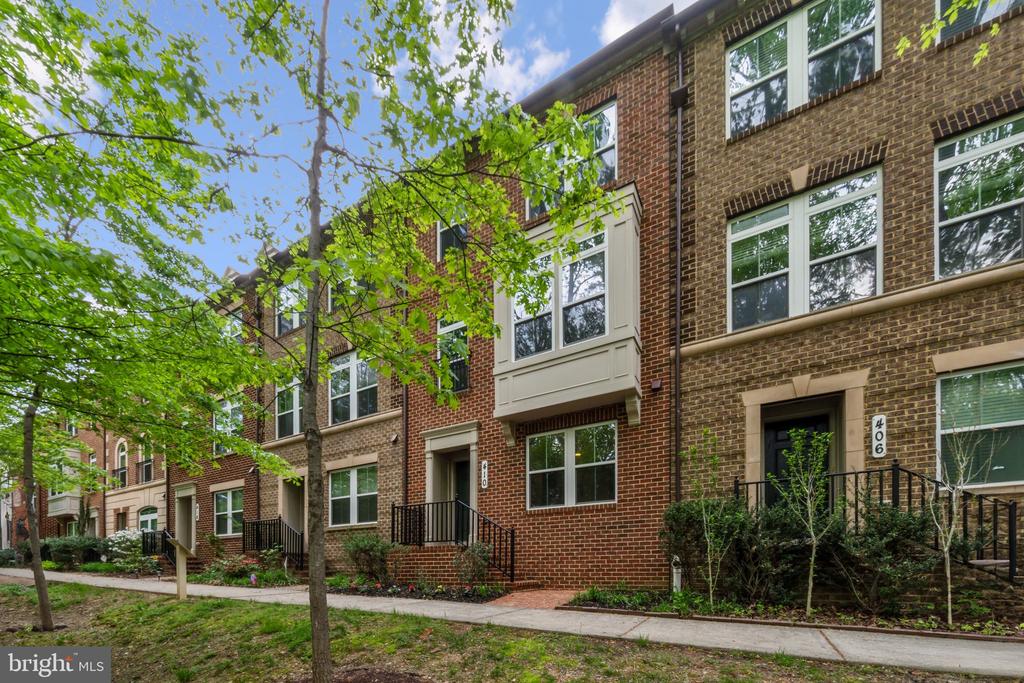 410 LADY FERN PLACE
