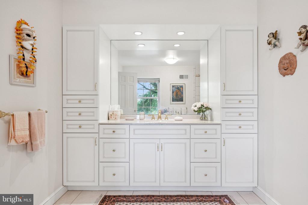 10906 WICKSHIRE WAY Unit: F-4