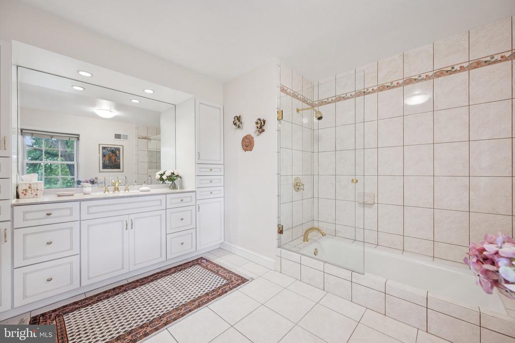 10906 WICKSHIRE WAY Unit: F-4