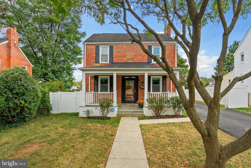204 TIMBERWOOD AVENUE