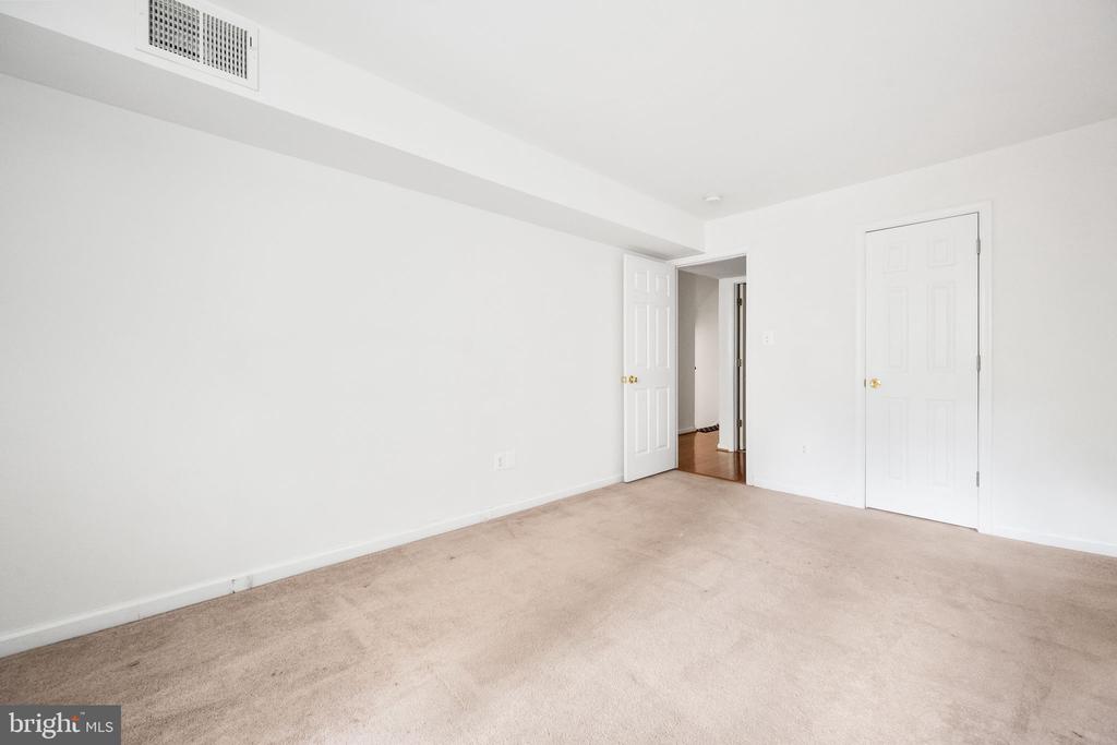 5578 BURNSIDE DRIVE Unit: 5578-5