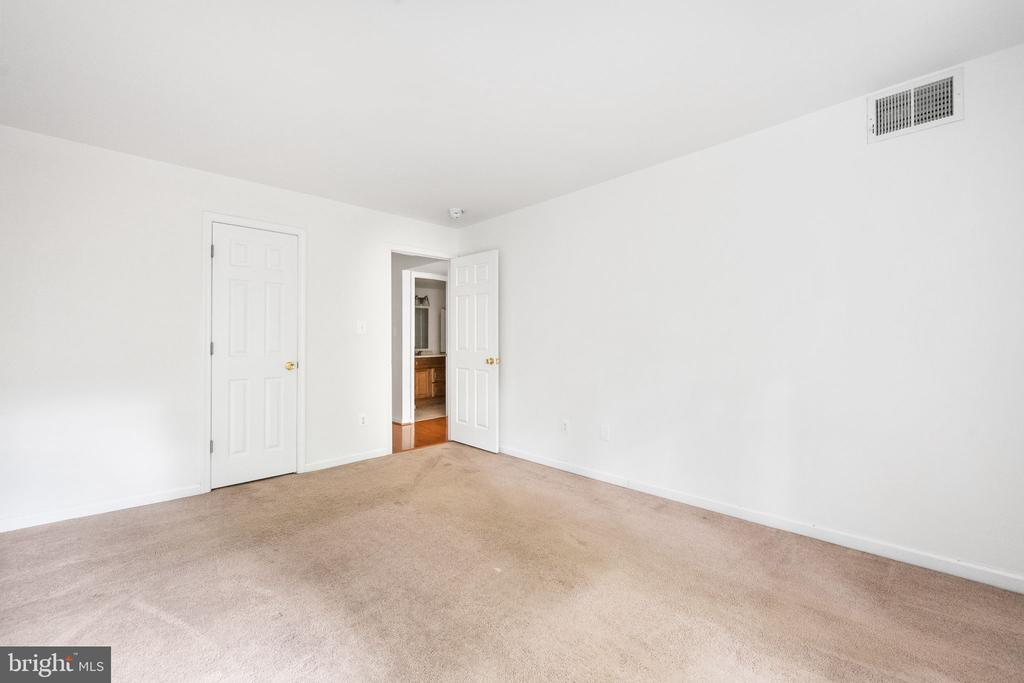 5578 BURNSIDE DRIVE Unit: 5578-5