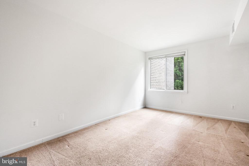 5578 BURNSIDE DRIVE Unit: 5578-5