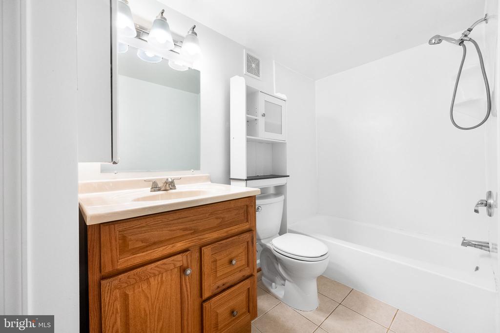 5578 BURNSIDE DRIVE Unit: 5578-5