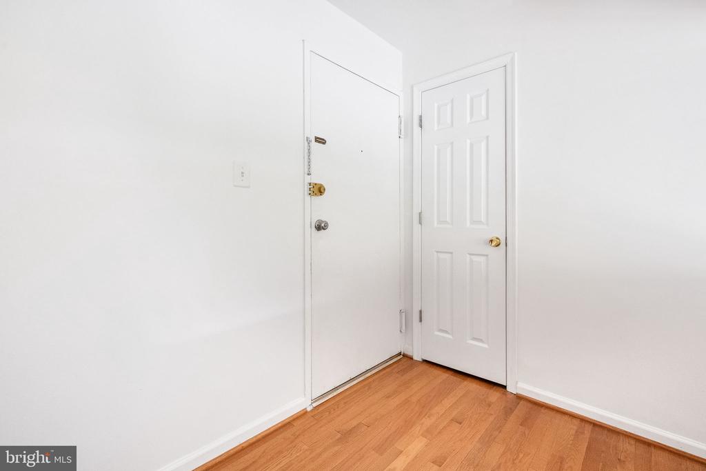 5578 BURNSIDE DRIVE Unit: 5578-5