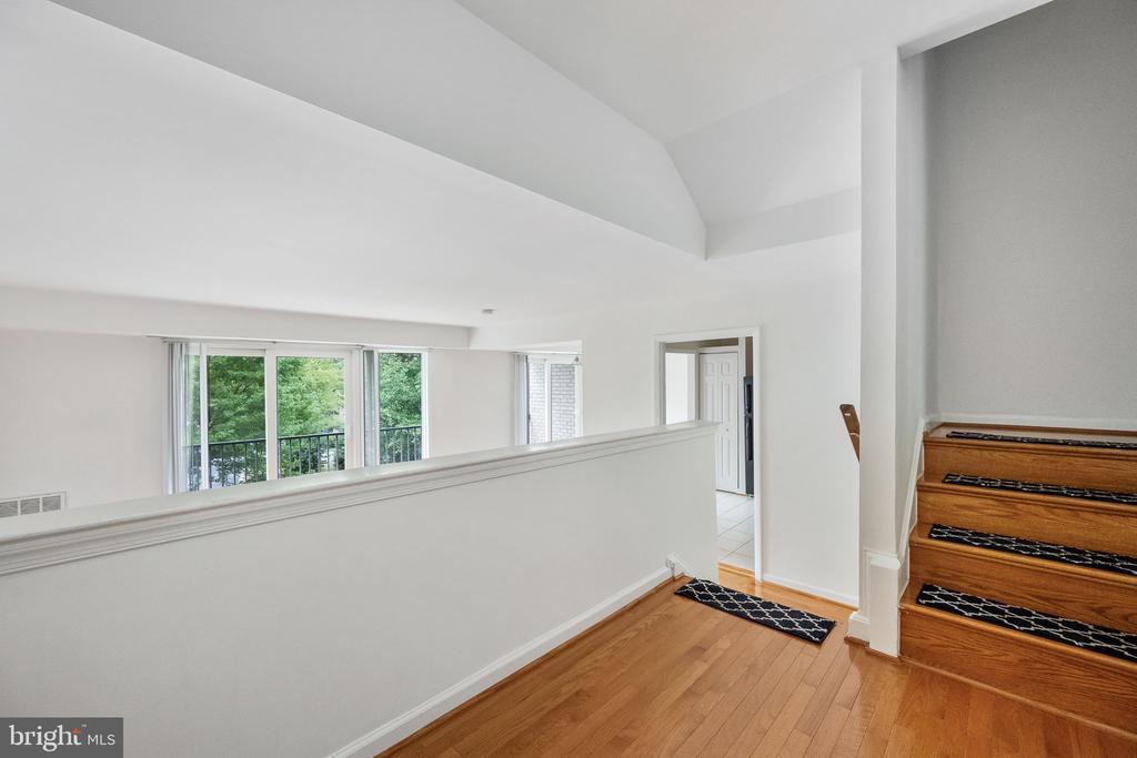 5578 BURNSIDE DRIVE Unit: 5578-5