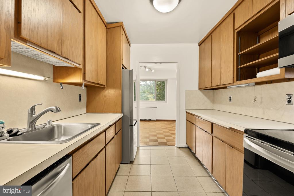 5100 DORSET AVENUE Unit: 308