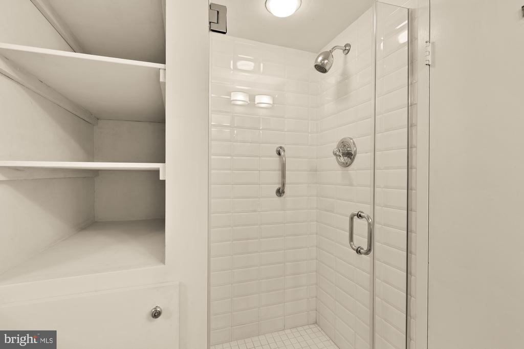 5100 DORSET AVENUE Unit: 308