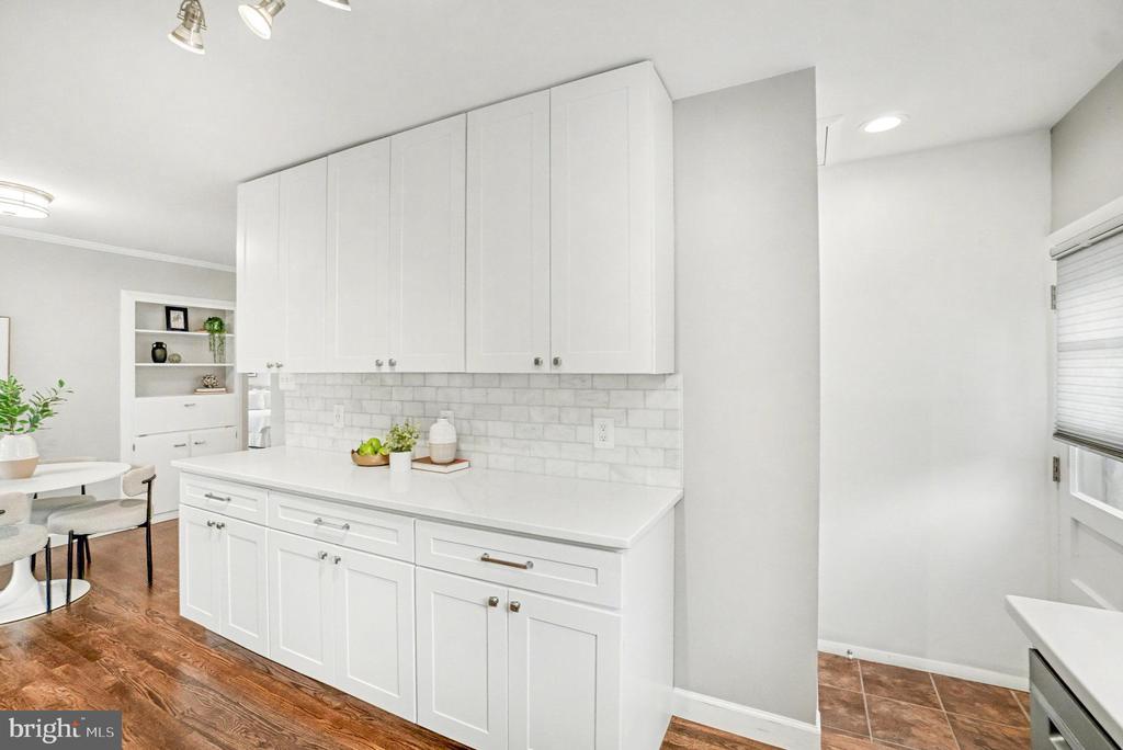 1009 JULIAN PLACE