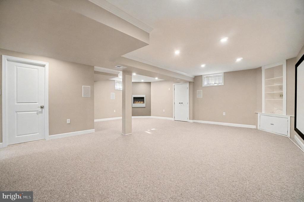 1009 JULIAN PLACE