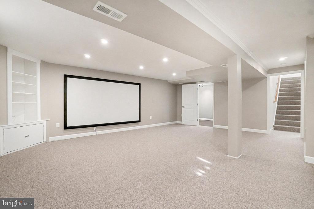 1009 JULIAN PLACE