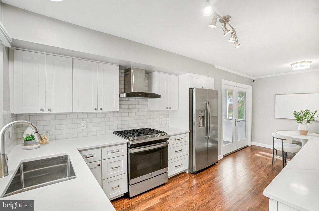 1009 JULIAN PLACE