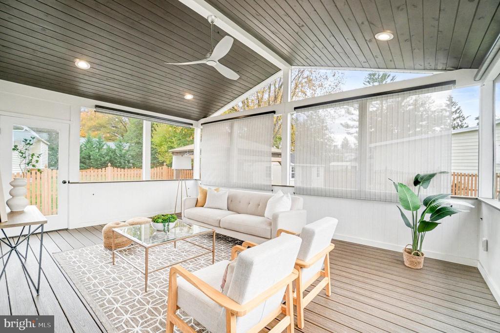 1009 JULIAN PLACE