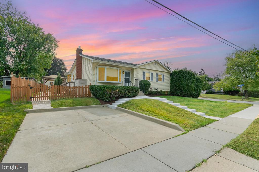 1009 JULIAN PLACE