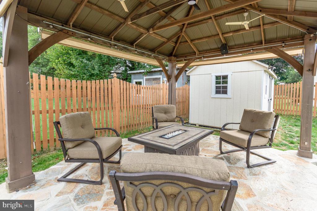 1009 JULIAN PLACE