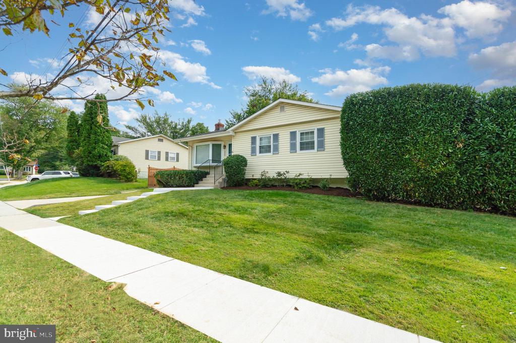 1009 JULIAN PLACE