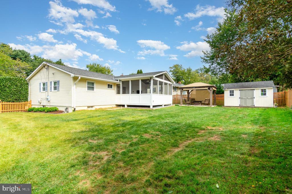 1009 JULIAN PLACE
