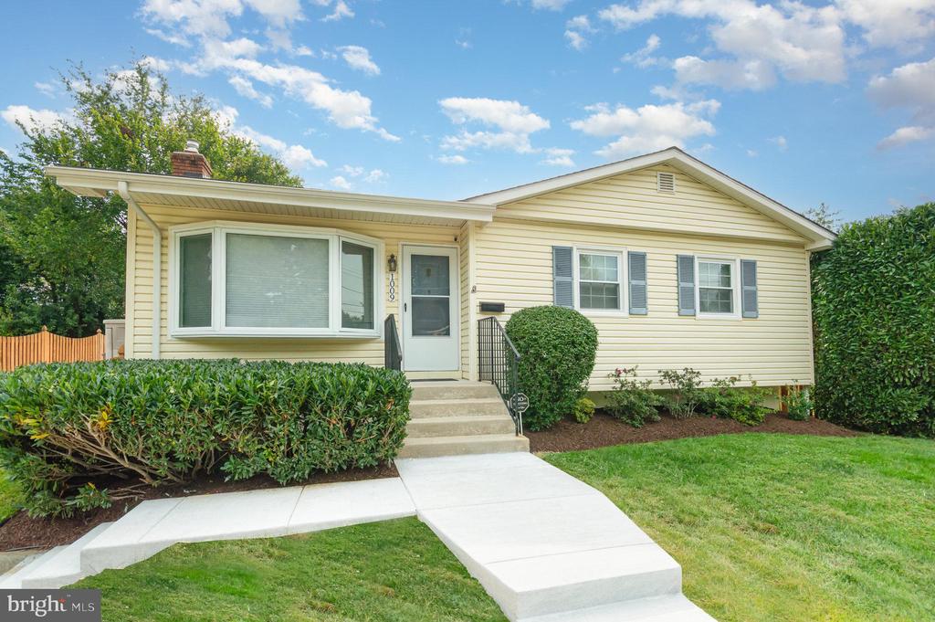 1009 JULIAN PLACE
