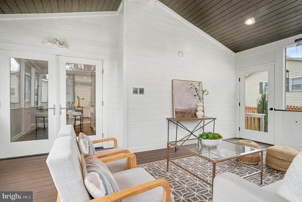 1009 JULIAN PLACE