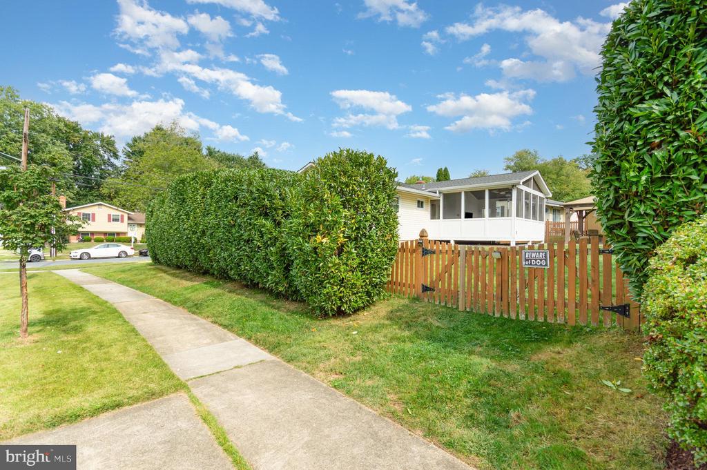 1009 JULIAN PLACE