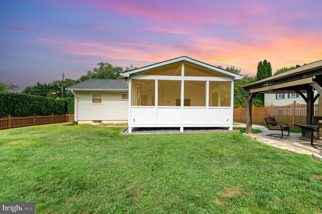 1009 JULIAN PLACE
