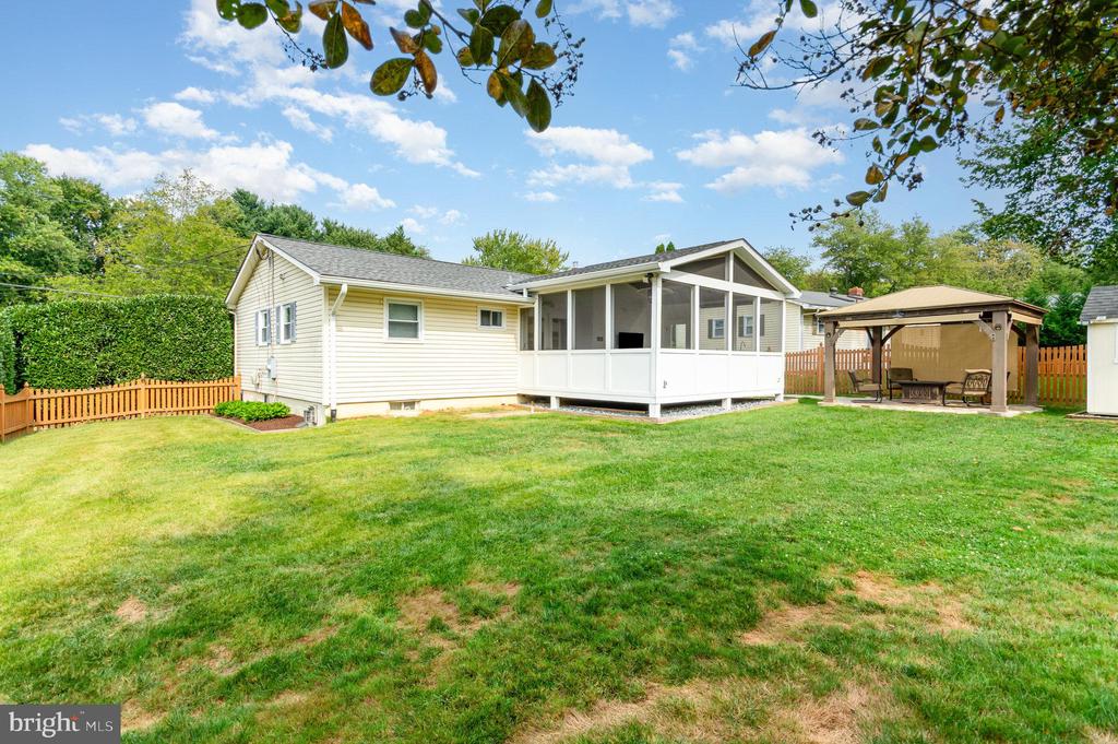1009 JULIAN PLACE