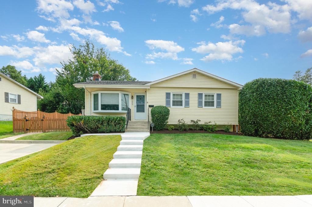 1009 JULIAN PLACE