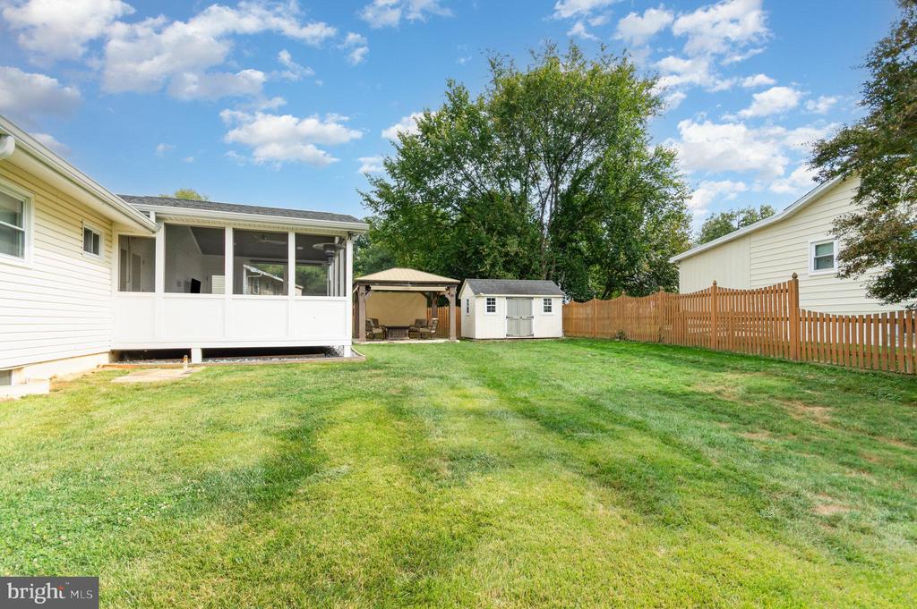 1009 JULIAN PLACE